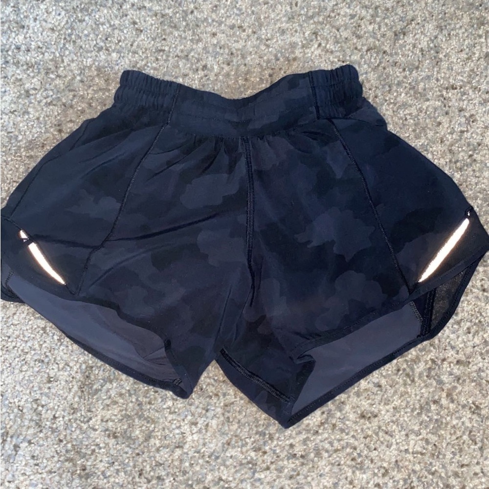 Lululemon size 0 tall (xs) hotty hot shorts 4 inch